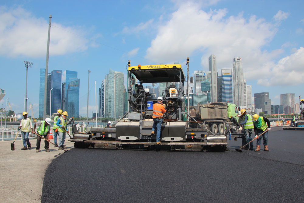 Aptella team installs Topcon mmGPS paving 