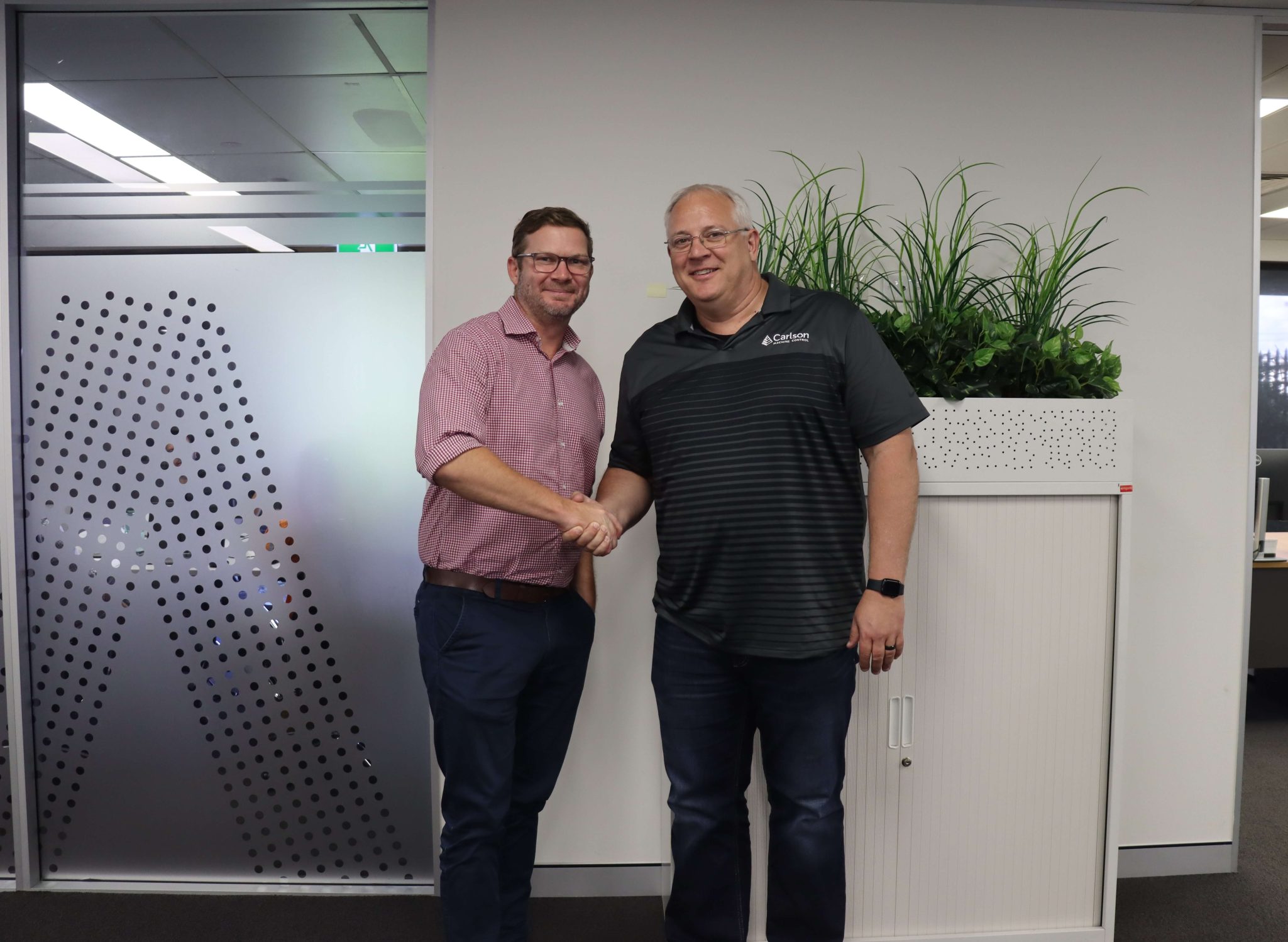 (l to r) Andrew Granger, Executive Manager – Mining at Aptella and Tim Jones, Director of Machine Control at Carlson