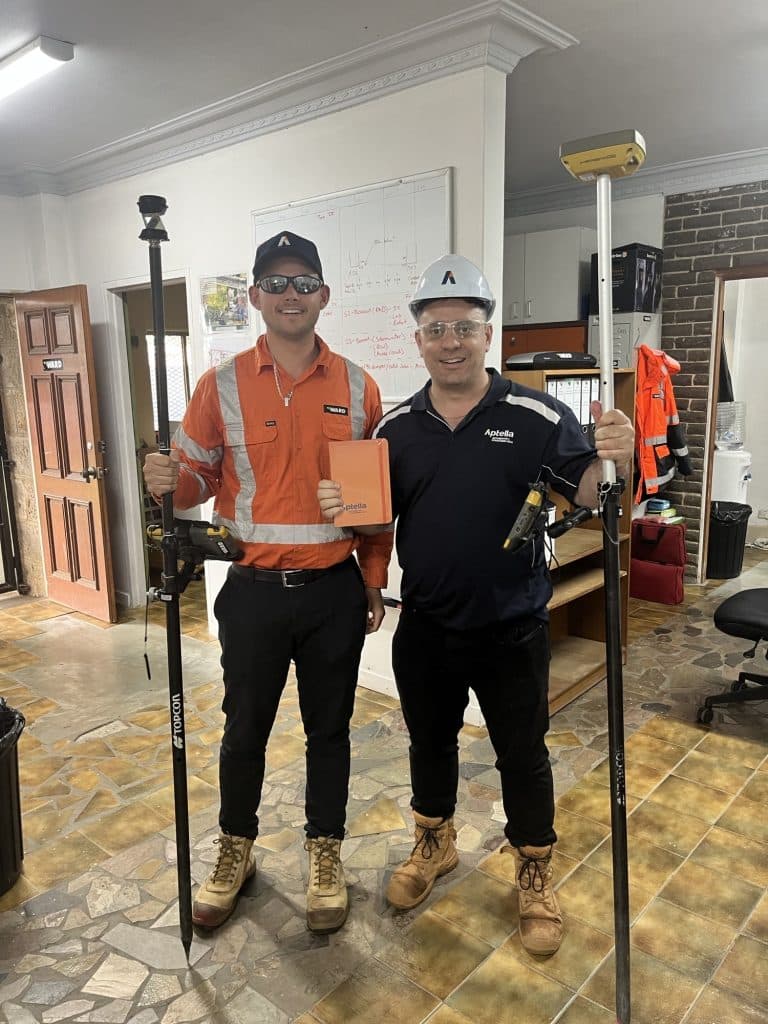 Collaborative learning with Aptella, where experienced trainers turn knowledge gaps into strengths.